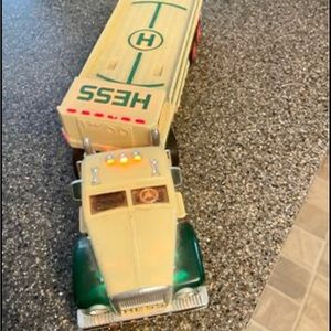 Hess flatbed truck with lights